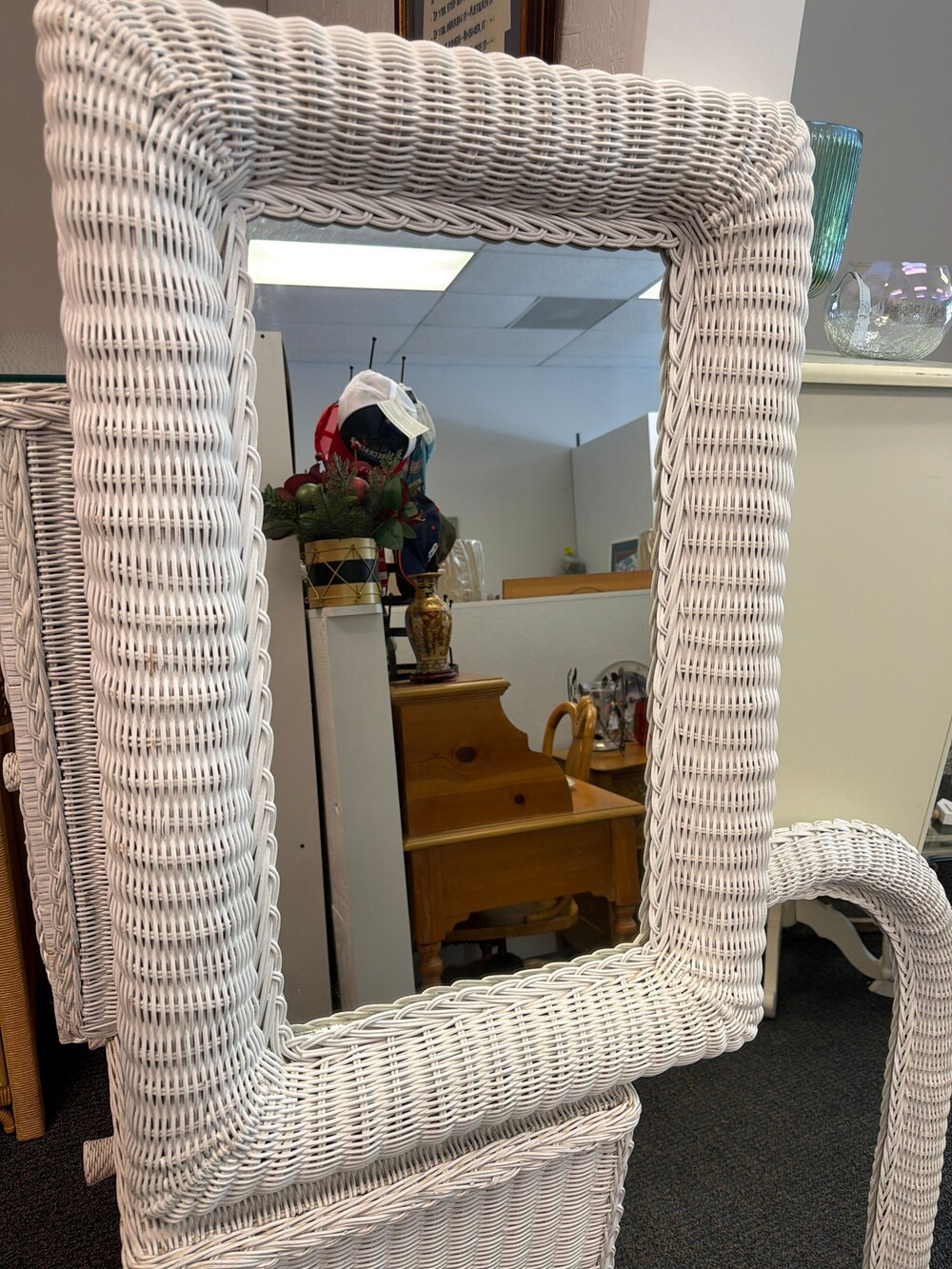 RGWhite Wicker Mirror with Thick Woven Frame and Stand